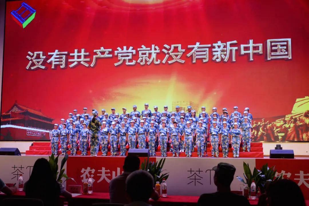 哥哥21岁了，工作了，父母买新手机给他用新，我父母用他旧手机，为什么游戏画面